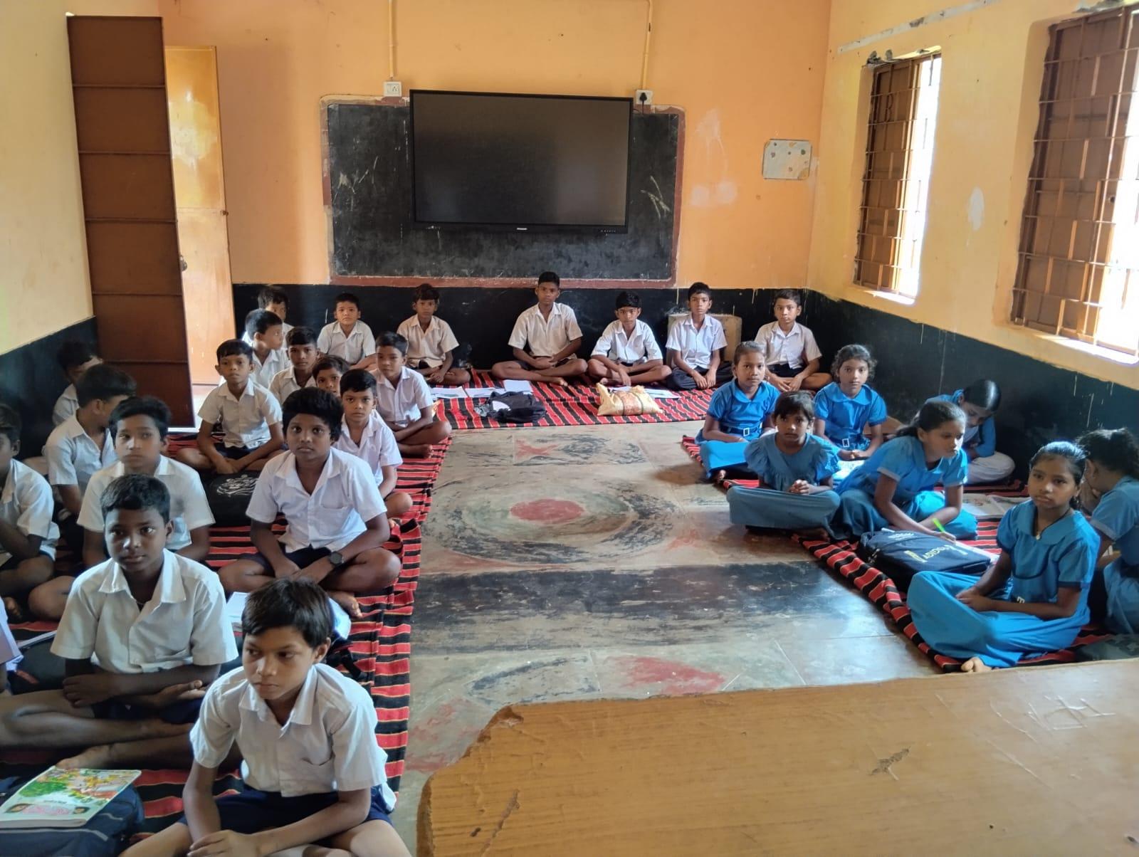 Teacher shortage at Kansil School: 8 classes are being taught in 2 rooms